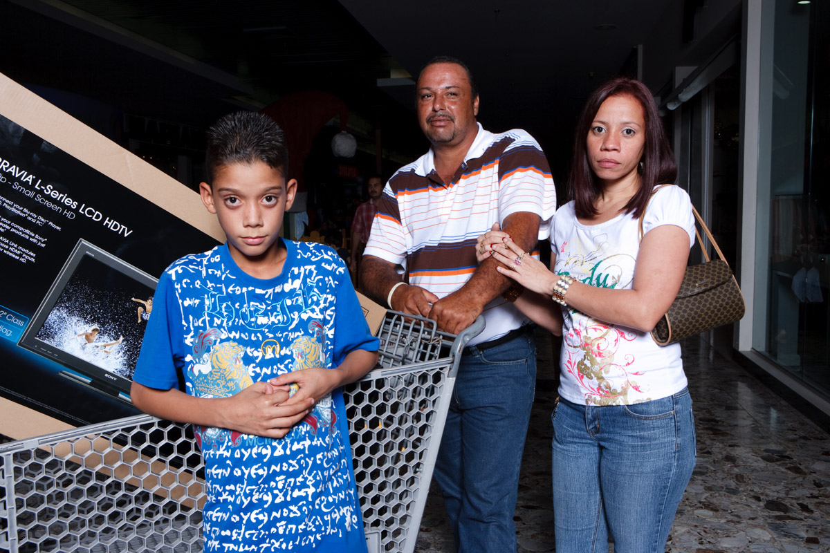El molero (publicada en 2015) 07 El molero (2009) - Fotografía por Tristán Reyes - Mayagüez Mall (Mayagüez, Puerto Rico).
