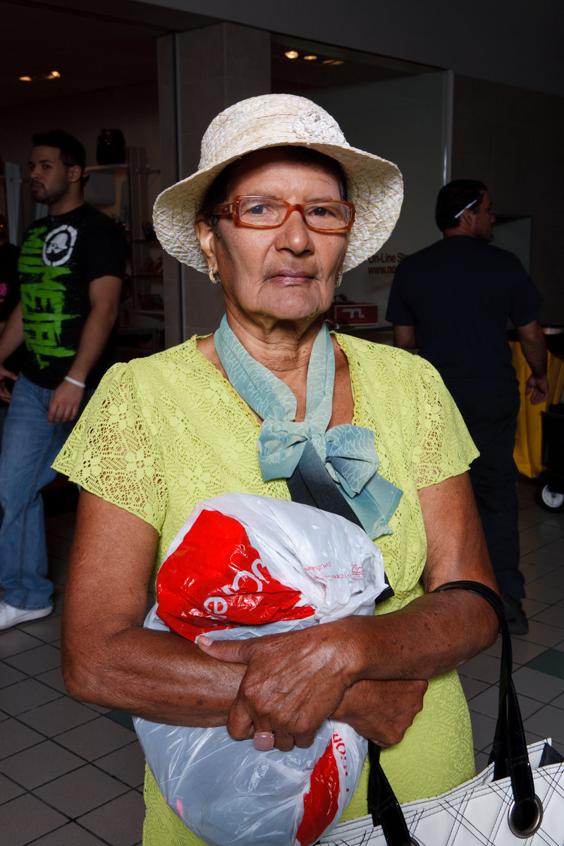 El molero (publicada en 2015) 32 El molero (2009) - Fotografía por Tristán Reyes - San Patricio Plaza (Guaynabo, PR).
