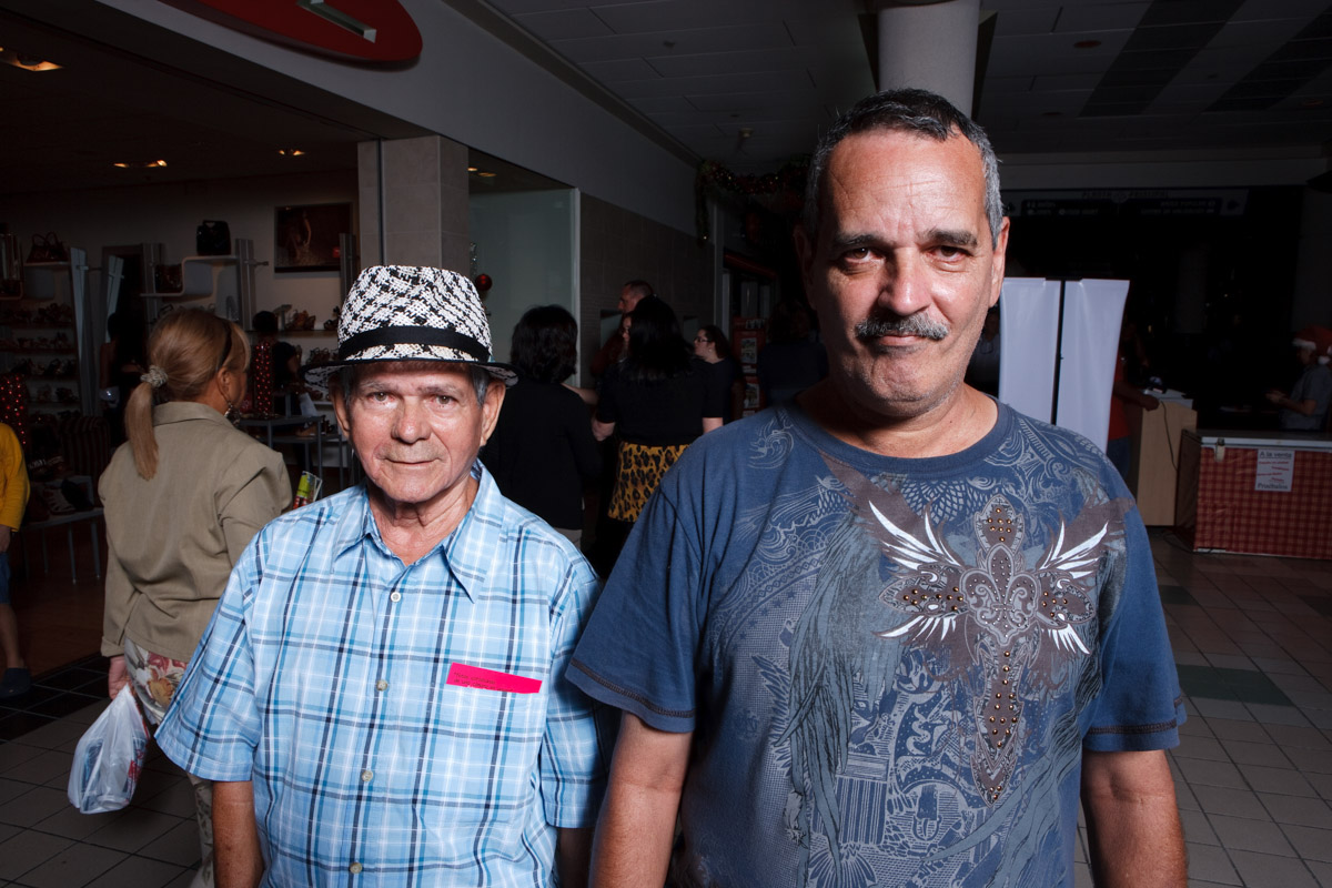 El molero (publicada en 2015) 39 El molero (2009) - Fotografía por Tristán Reyes - San Patricio Plaza (Guaynabo, PR).