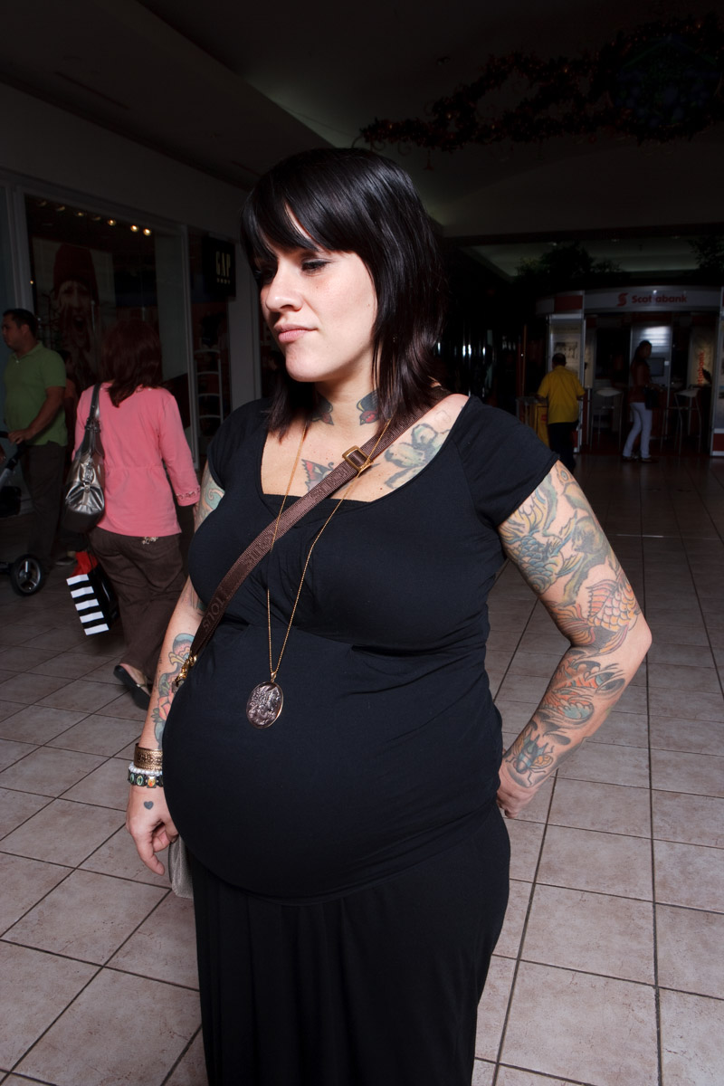 El molero (publicada en 2015) 46 El molero (2009) - Fotografía por Tristán Reyes - Plaza Las Américas (San Juan, PR).