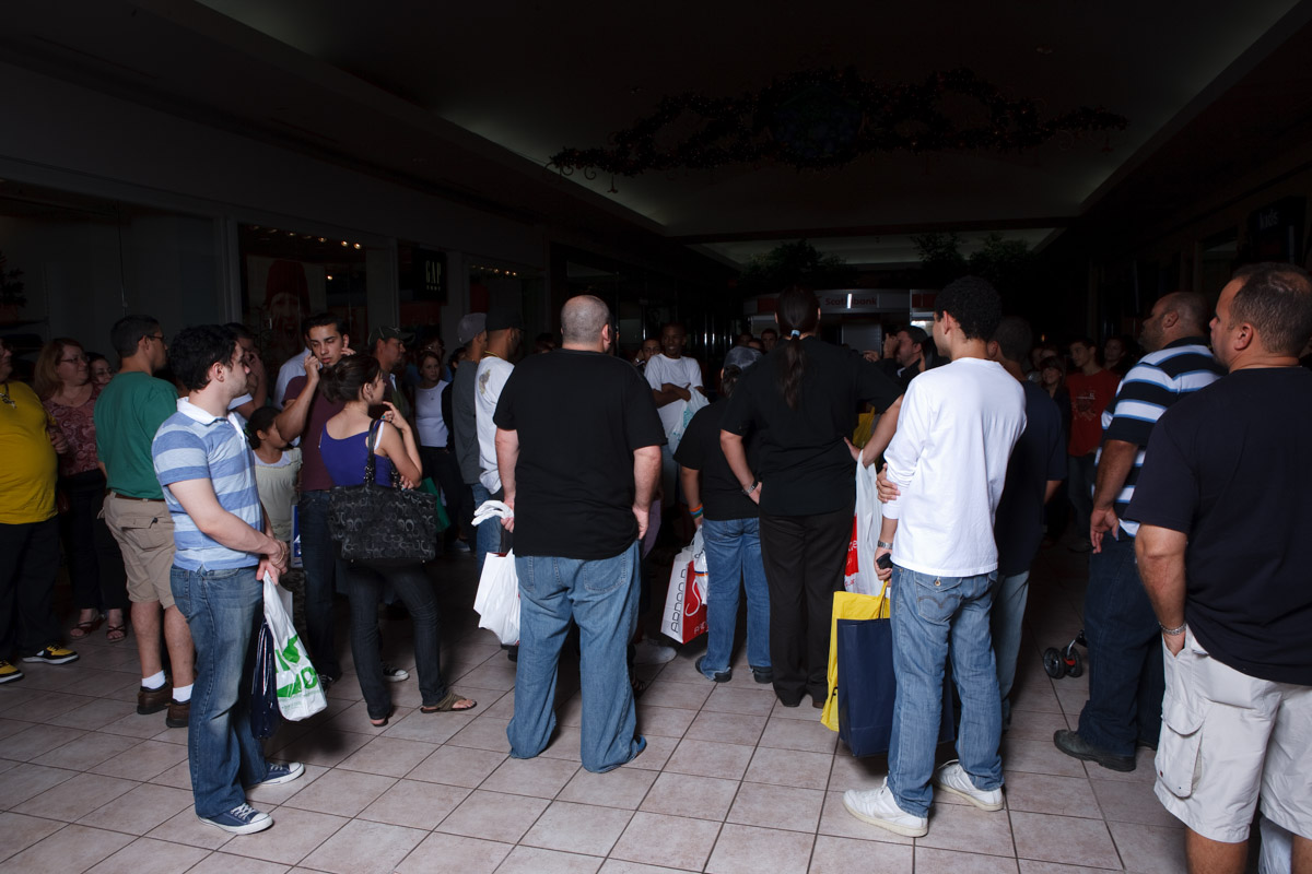El molero (publicada en 2015) 73 El molero (2009) - Fotografía por Tristán Reyes - Plaza Las Américas (San Juan, PR).