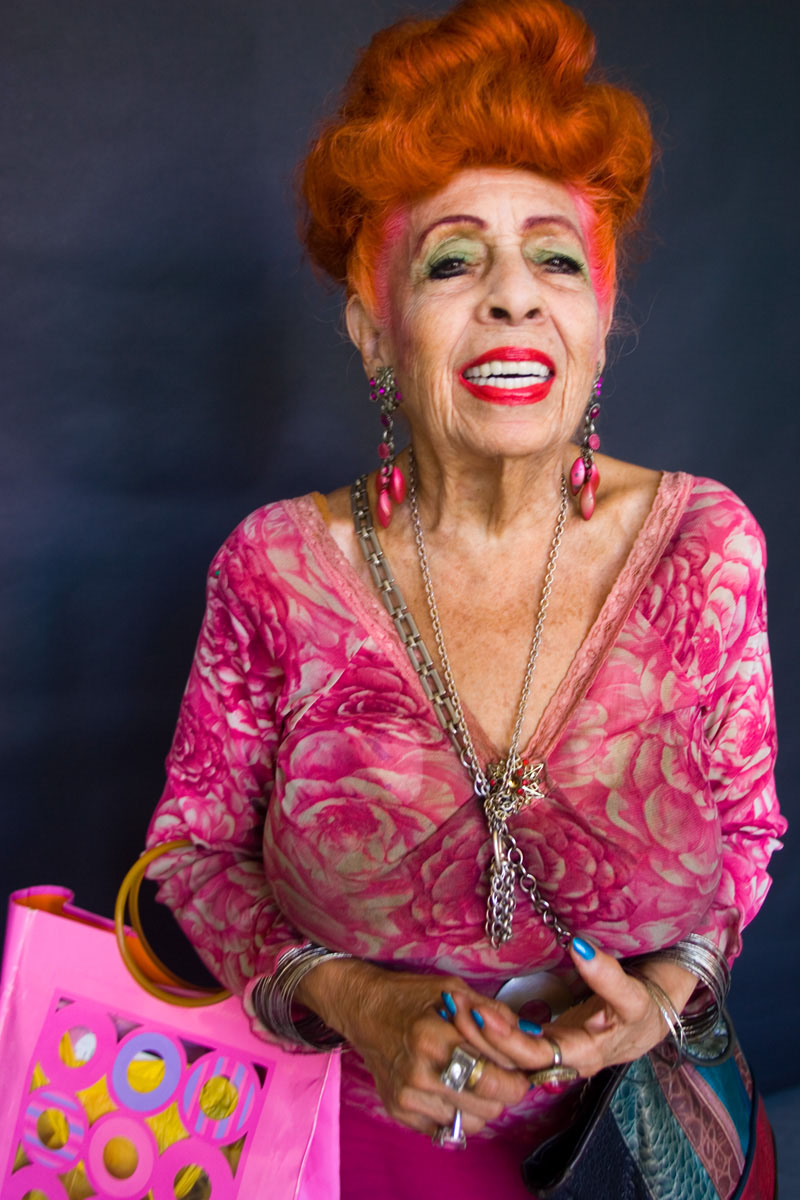 Franchesca en estudio 2.2 (2005), Lambda Print 32 x 48 in. Prints available, 2 of 5. sitios cosas gente (2006) - Exhibición fotográfica por Tristán Reyes