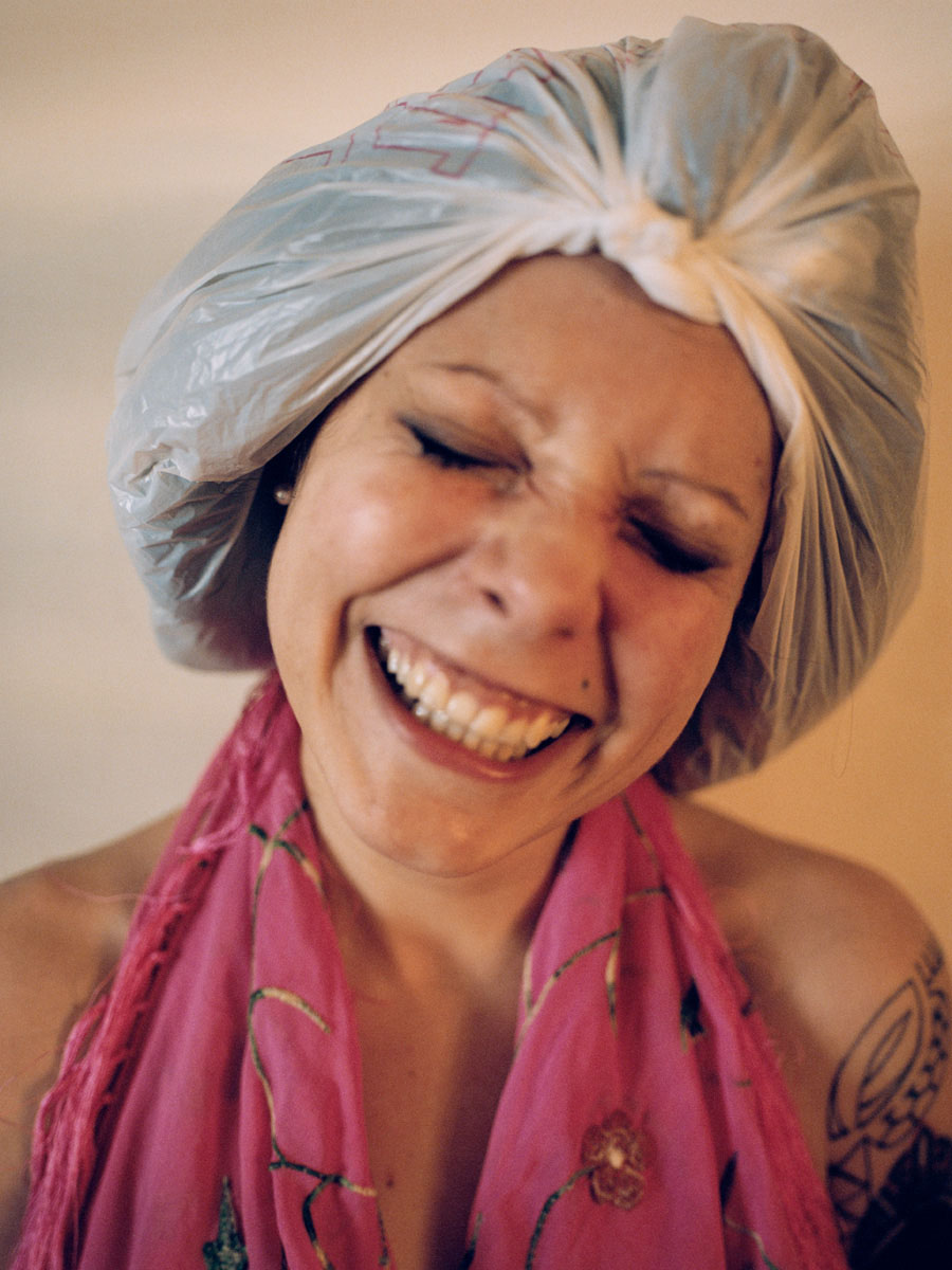 ...la bebé de alguien (2005), Lambda Print 30 x 40 in. sitios cosas gente (2006) - Exhibición fotográfica por Tristán Reyes