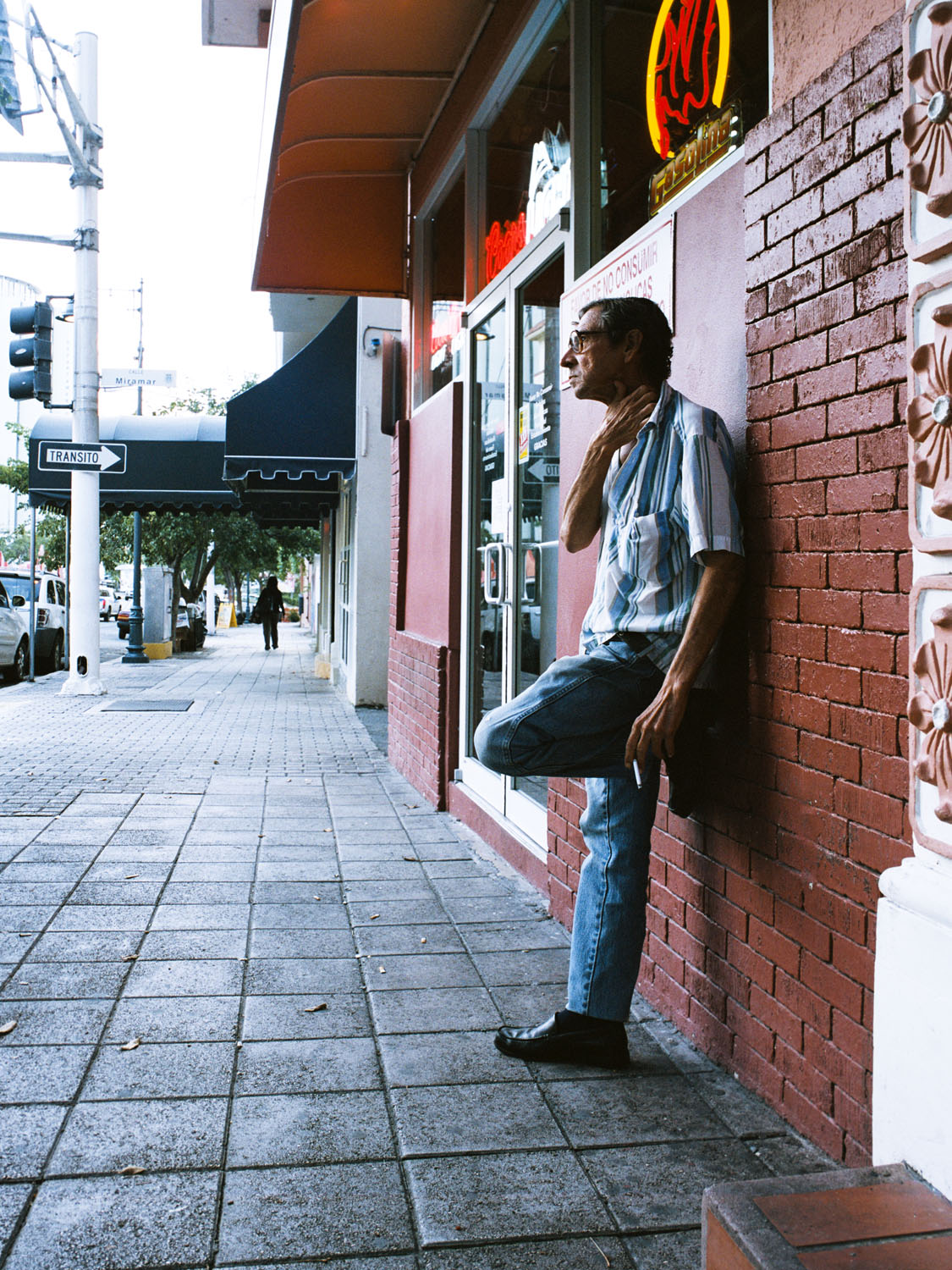 Luis Eduard-(recostado, de lado), C-Print, 36 x 48 in. Fotografía por Tristán Reyes