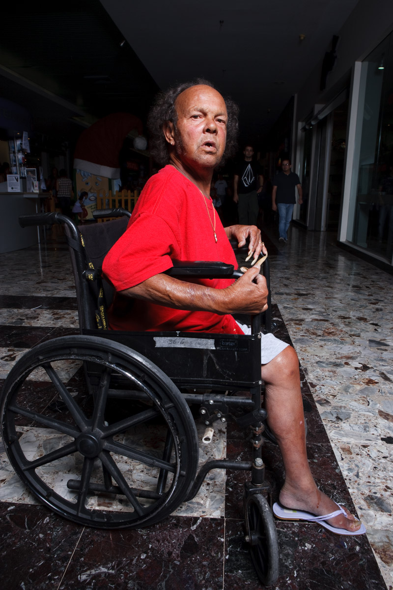 Luisa Chacón #2 (publicada en 2015) El molero (2009) - Fotografía por Tristán Reyes - Mayagüez Mall (Mayagüez, Puerto Rico).