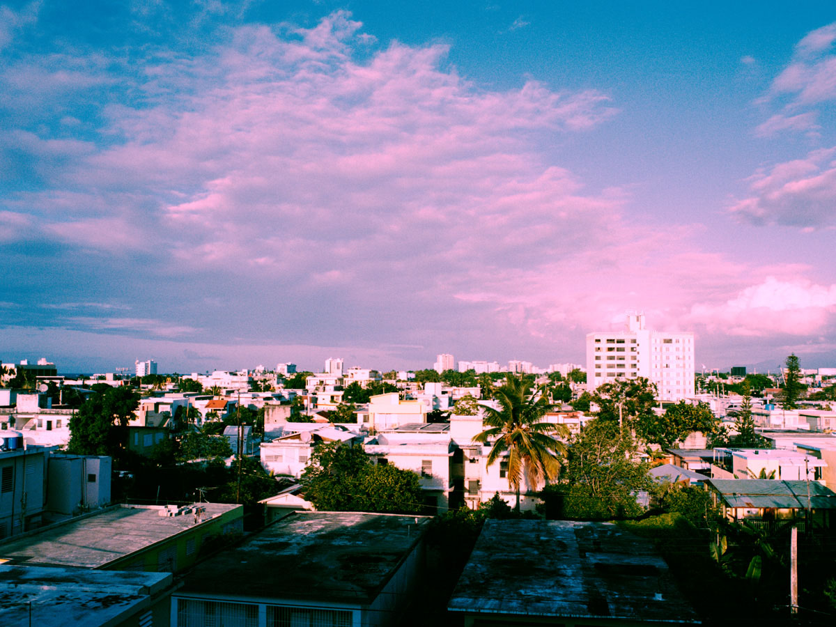 Santurce (2005), Lambda Print 30 x 40 in. sitios cosas gente (2006) - Exhibición fotográfica por Tristán Reyes