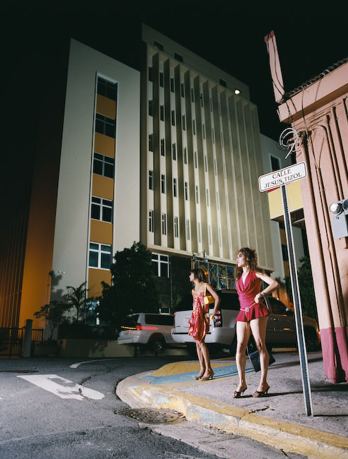 Santurce es ley #5 (2008), C- Print 54 x 66 in. Santurce es ley (2008) - Fotografía por Tristán Reyes