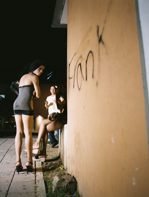 Santurce es ley #6 (2008), C- Print 54 x 66 in. Santurce es ley (2008) - Fotografía por Tristán Reyes